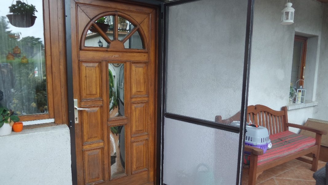 Nyíló szúnyogháló ajtó javítás